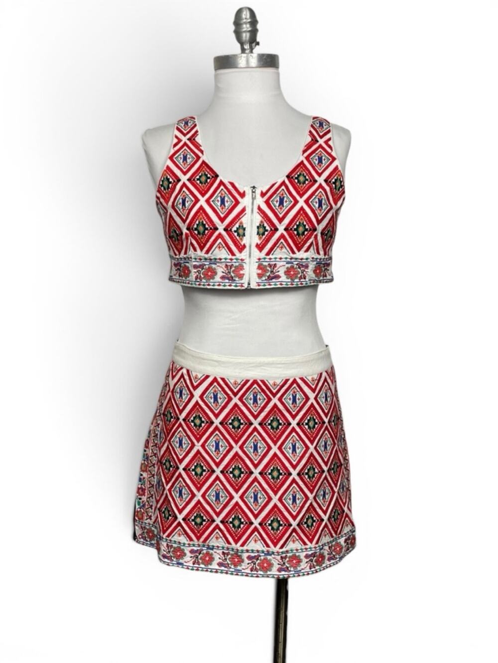 Red and White Geometric-Print Aztec Mini Skirt Set w Zip Crop Top embroidered M